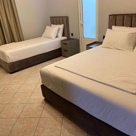 סרנדה "Hotel Lili" מראה חיצוני תמונה