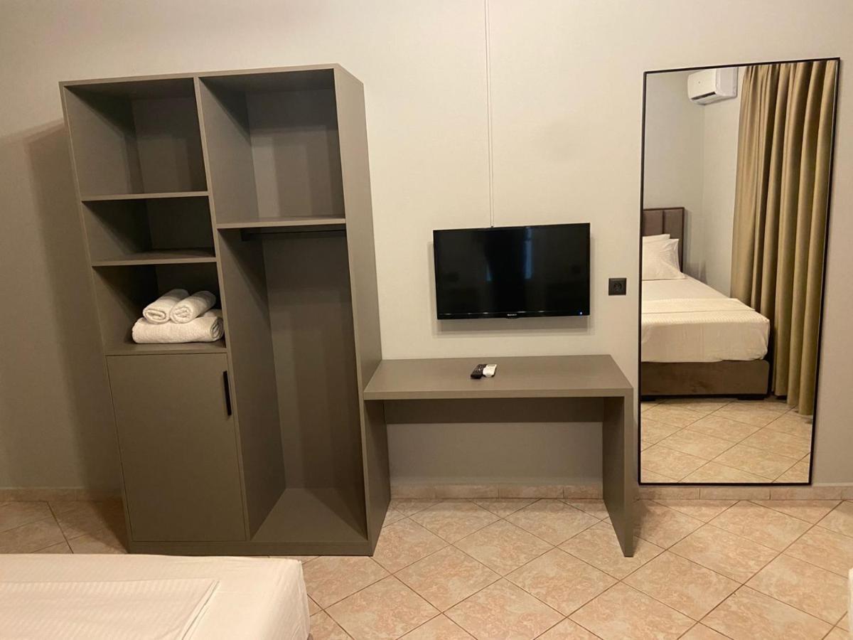 סרנדה "Hotel Lili" מראה חיצוני תמונה