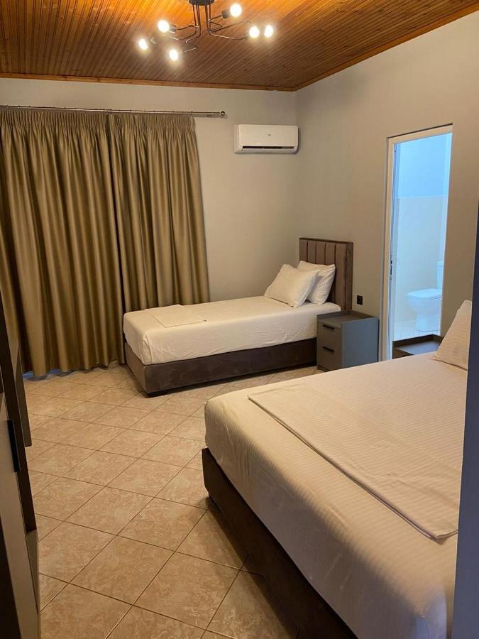 סרנדה "Hotel Lili" מראה חיצוני תמונה