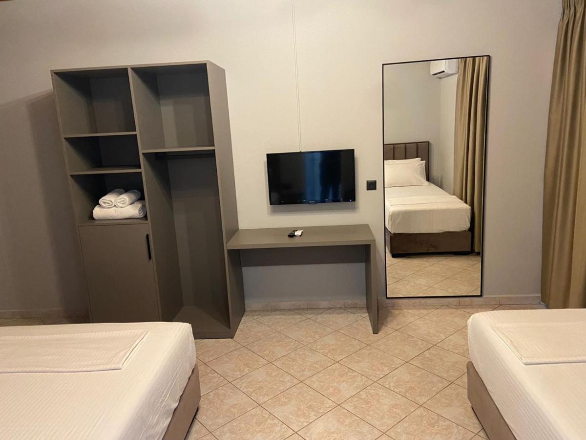 סרנדה "Hotel Lili" מראה חיצוני תמונה