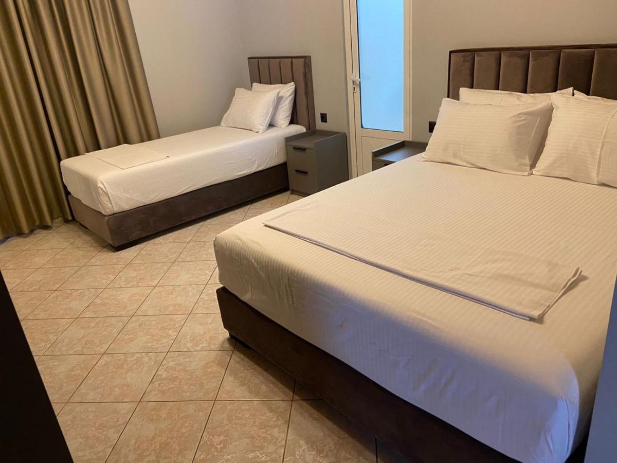 סרנדה "Hotel Lili" מראה חיצוני תמונה