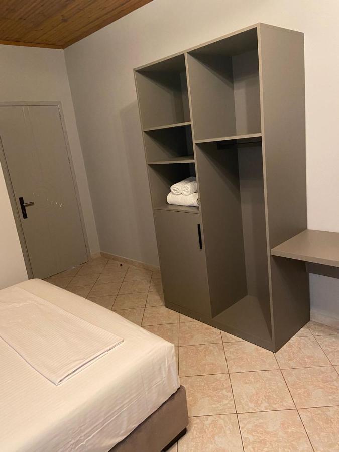 סרנדה "Hotel Lili" מראה חיצוני תמונה