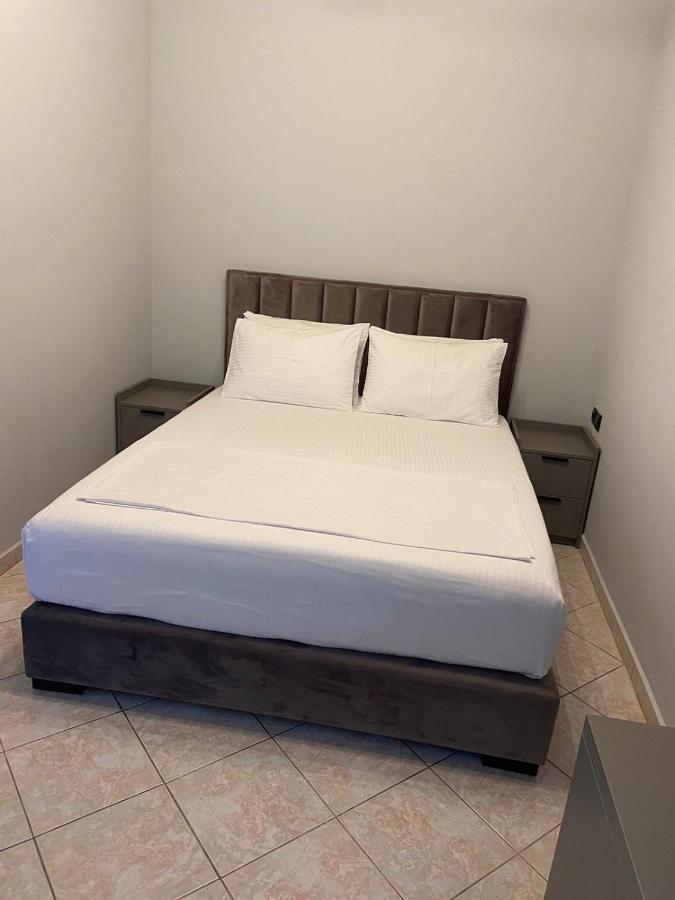 סרנדה "Hotel Lili" מראה חיצוני תמונה